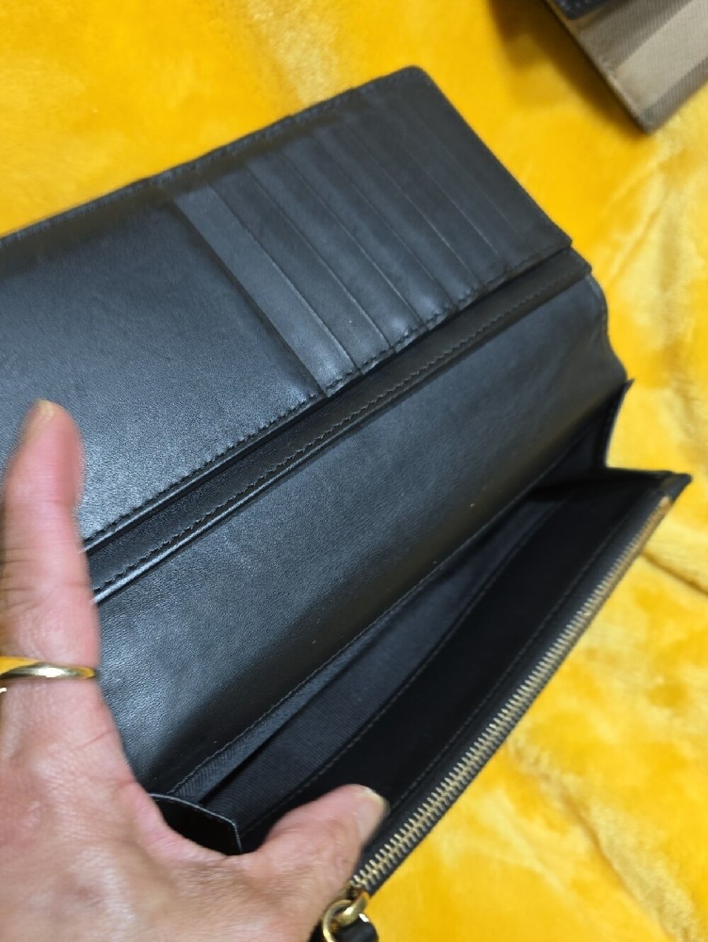 Authentic Burberry Black Leather with Vintage Check Wallet Set - Picture 4 of 5